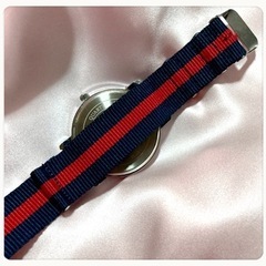 ꒰未使用꒱腕時計 カジュアル スポーティー トリコロールカラー男女兼用  赤紺色の画像