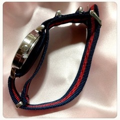 ꒰未使用꒱腕時計 カジュアル スポーティー トリコロールカラー男女兼用  赤紺色の画像