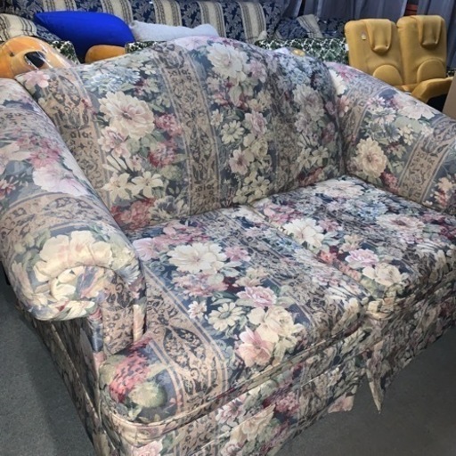 売れました　色褪せ、汚れのため激安　持ち帰り品　2人掛けソファー