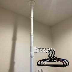 ニトリの室内物干し棒(ハンガも持ち行ってほしい)