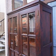 北海道民芸家具(HOKUMIN)のカバ無垢材を使用した、本棚です