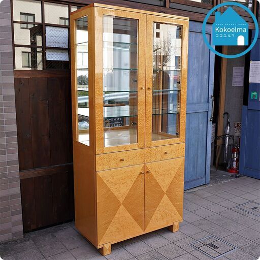 IDC OTSUKA(大塚家具)の人気シリーズSPLENDOR(スプレンダー)のキュリオケースです。稀少なバーズアイ・メープルを使用した高級感は上品で洗練された印象に。本棚や食器棚などにも。CC130