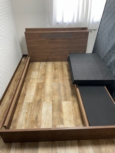 【熊本県八代市】ダブルベッド、マットレス、チェスト、ライト付き