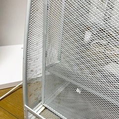 【無料】アイリス　メッシュメタル マガジンラック　雑誌立て　本棚の画像