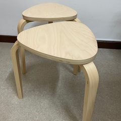 IKEA KRRE イケア　三角形スツールの画像