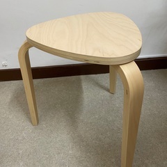IKEA KRRE イケア　三角形スツールの画像