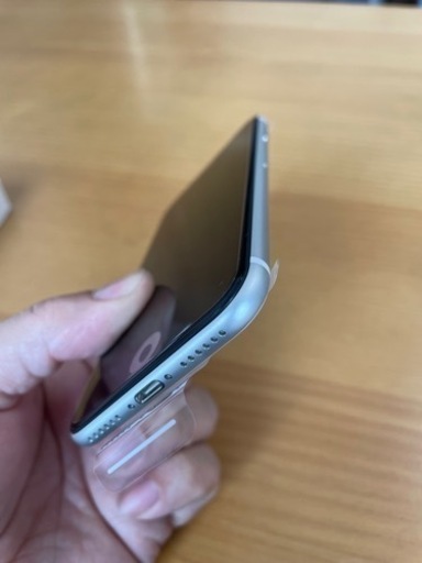 新品　未使用　iPhone se 白