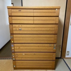 整理ダンスの画像