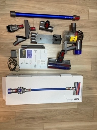 ダイソン　dyson v7 fluffy フトンツール付き