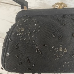 手縫い刺繍のパーティーバック受け渡し予定者ありの画像