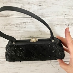 手縫い刺繍のパーティーバック受け渡し予定者ありの画像