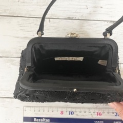 手縫い刺繍のパーティーバック受け渡し予定者ありの画像