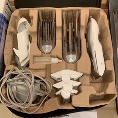 バリカンと持ち手付きミラーの画像