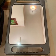 バリカンと持ち手付きミラーの画像