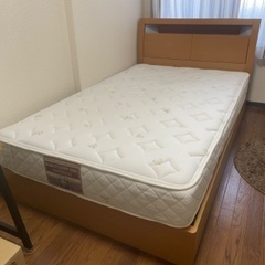 セミダブルベットフレームお譲りします