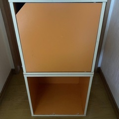 カラーボックス２つお譲りします　（１つは扉付き）