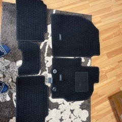 ヤリス純正フロアマット新車外しフルセット