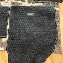 ヤリス純正フロアマット新車外しフルセットの画像