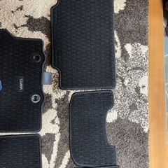 ヤリス純正フロアマット新車外しフルセットの画像