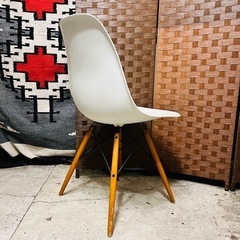 【売約済み】B Herman Miller Eames Vitra ハーマンミラー ヴィトラ ビトラ イームズ シェルチェア デスクチェア ワークチェア オフィスチェア OAチェア シェルサイドチェア　ホワイト　白　ダヴェルベース　ダウェルベース　ウッドベース　エッフェルベース　hhstyle 青山店　同等品もう一脚も出品中です♪の画像