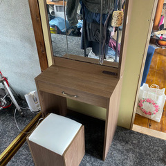 ドレッサー　椅子付き　収納付き