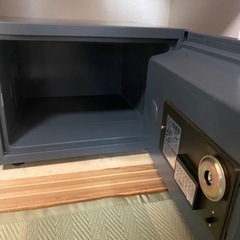 【取引完了】キー式　耐火金庫の画像