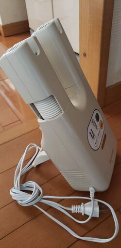 アイリスオーヤマのオゾン脱臭くつ乾燥機 カラリエ ホワイト