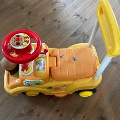 あんぱんまん車の画像