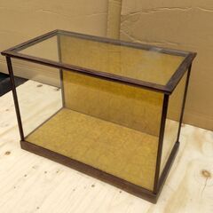 小さな　ガラスケース