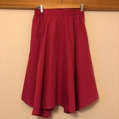 ピンク　スカート