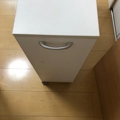 キャスター付　ホワイト棚の画像