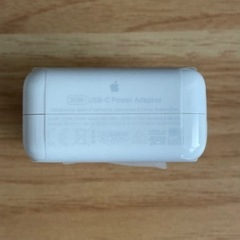 Apple 純正 30W USB-C電源アダプタ（MacBook Air付属品）の画像
