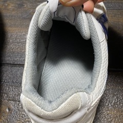 沖縄工業高校　体育館　シューズの画像