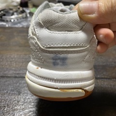 沖縄工業高校　体育館　シューズの画像