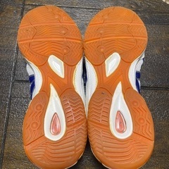 沖縄工業高校　体育館　シューズの画像