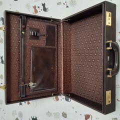 使用していないACEのアタッシュケース。の画像