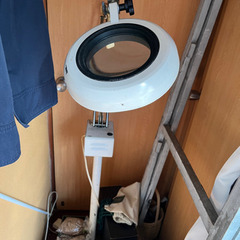 アンティーク　レトロな拡大鏡付きライトの画像