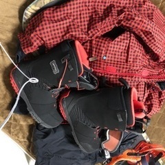 スノーボードセット（板、ウェア、ブーツ）の画像