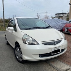 値下げ 新卒車の練習用 車検長い 17年式 フィット 1.3 ス...