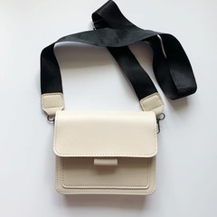 【新品】ショルダーバッグ 白