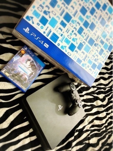 【取引中】値下げ！【美品】プレステ4 ＋ ソフト1とヘッドセット付き！