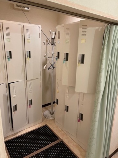 スチールロッカー（６人用)