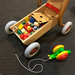 木製赤ちゃん用手押し車の画像