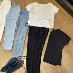 レギンスパンツ4枚パンツ1枚シャツ2枚シューズ1足の画像