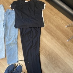 レギンスパンツ4枚パンツ1枚シャツ2枚シューズ1足の画像