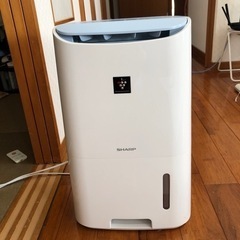 送料込み　2022年式　使用少ない美品♪ シャープ　除湿乾燥機 Amazon | シャープ 衣類乾燥 除湿機 CV-P180-W プラズマ