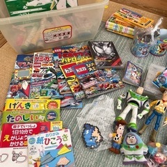 本日17時までに受け渡し出来る方　男の子オモチャ色々セット　ミニカー、おりがみ、トミカの本の画像