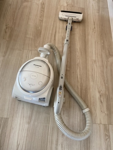 定価3万円以上　部屋の空気もきれいにする掃除機