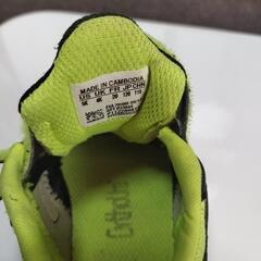 アディダス　スニーカーの画像
