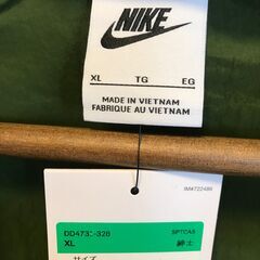 【新品】NIKE ジップパーカー　カーキ　XLの画像